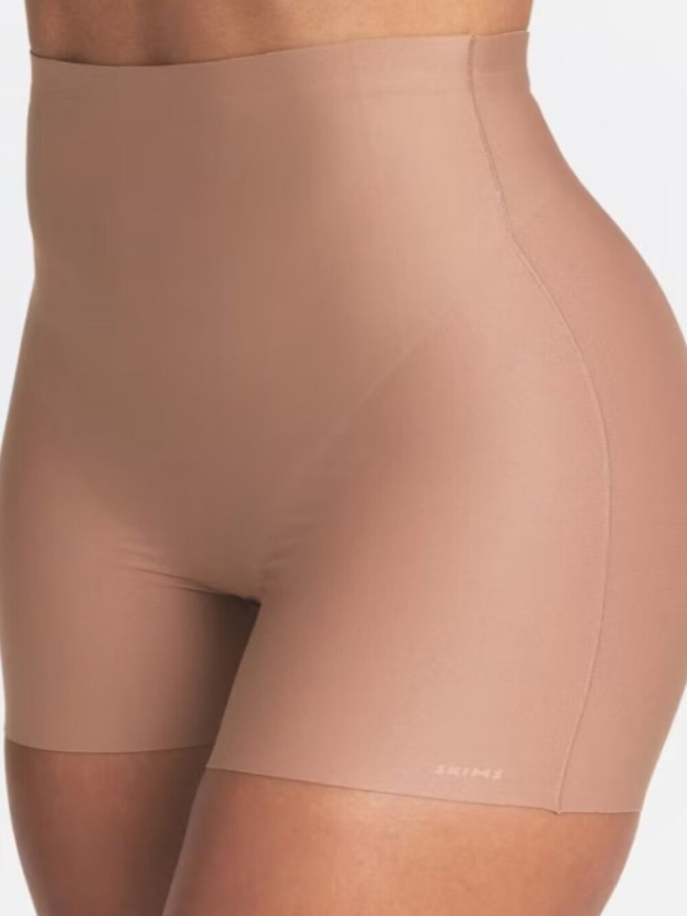 Skims body core sculpt shortie size M NWT